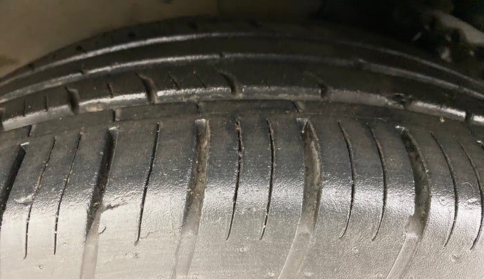 2017 Hyundai Tucson 2WD AT GLS DIESEL, Diesel, Automatic, 91,417 km, Left Front Tyre Tread