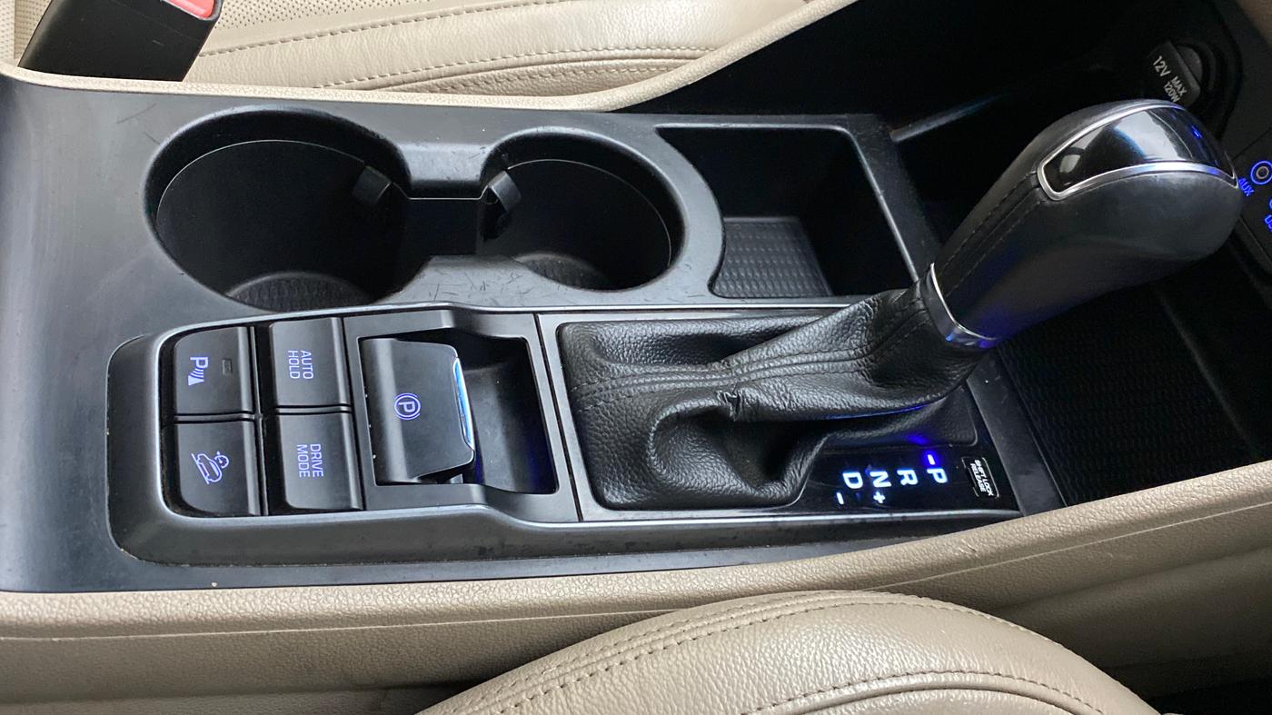2017 Hyundai Tucson 2WD AT GLS DIESEL, Diesel, Automatic, 91,417 km, Gear Lever