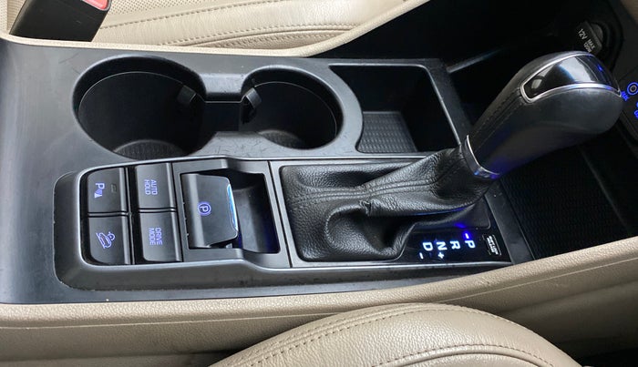 2017 Hyundai Tucson 2WD AT GLS DIESEL, Diesel, Automatic, 91,417 km, Gear Lever