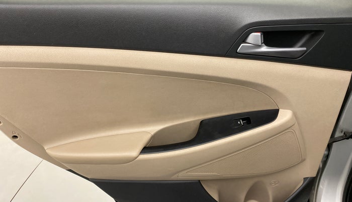 2017 Hyundai Tucson 2WD AT GLS DIESEL, Diesel, Automatic, 91,417 km, Left rear window switch / handle - Switch/handle not functional