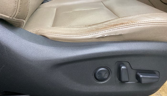 2017 Hyundai Tucson 2WD AT GLS DIESEL, Diesel, Automatic, 91,417 km, Driver Side Adjustment Panel