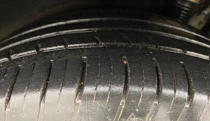 2017 Hyundai Tucson 2WD AT GLS DIESEL, Diesel, Automatic, 91,417 km, Left Rear Tyre Tread