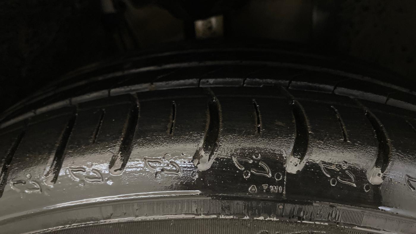 2024 Volkswagen TAIGUN TOPLINE 1.0 TSI AT, Petrol, Automatic, 19,743 km, Right Front Tyre Tread