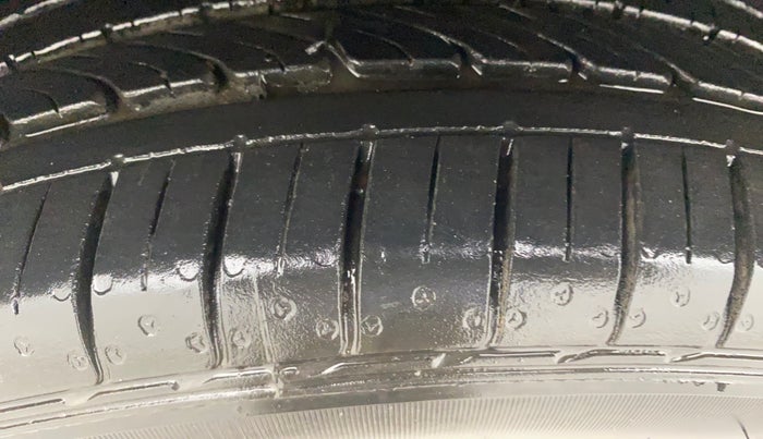 2020 Volkswagen Polo HIGHLINE PLUS 1.0L TSI, Petrol, Manual, 11,248 km, Left Front Tyre Tread