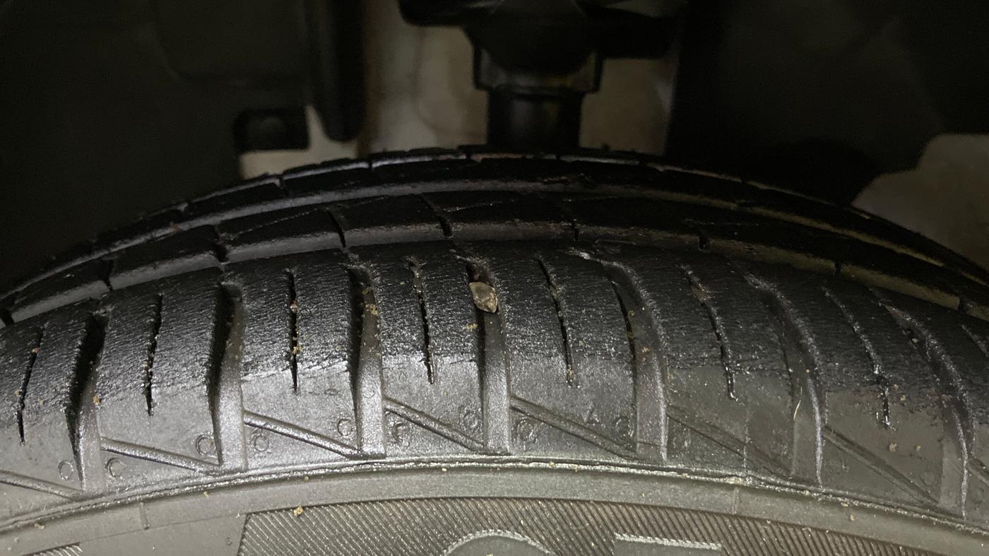2023 Renault Kwid CLIMBER AMT 1.0, Petrol, Automatic, 15,568 km, Left Front Tyre Tread