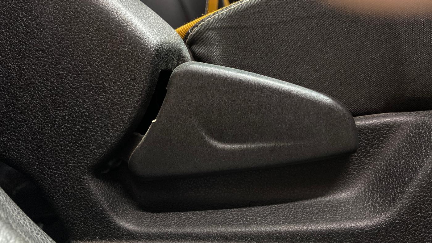2023 Renault Kwid CLIMBER AMT 1.0, Petrol, Automatic, 15,568 km, Driver Side Adjustment Panel