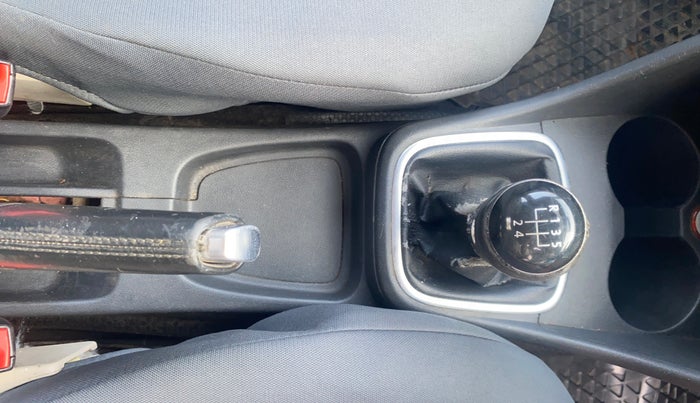 2013 Volkswagen Polo HIGHLINE DIESEL, Diesel, Manual, 1,47,745 km, Gear Lever