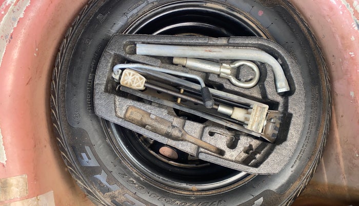 2013 Volkswagen Polo HIGHLINE DIESEL, Diesel, Manual, 1,47,745 km, Spare Tyre