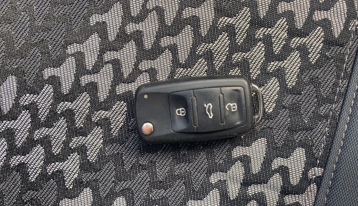 2013 Volkswagen Polo HIGHLINE DIESEL, Diesel, Manual, 1,47,745 km, Key Close Up