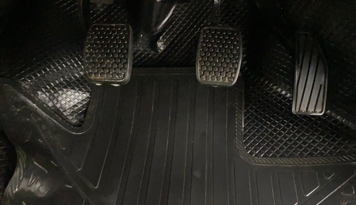 2016 Maruti Alto K10 VXI, Petrol, Manual, 46,869 km, Pedals