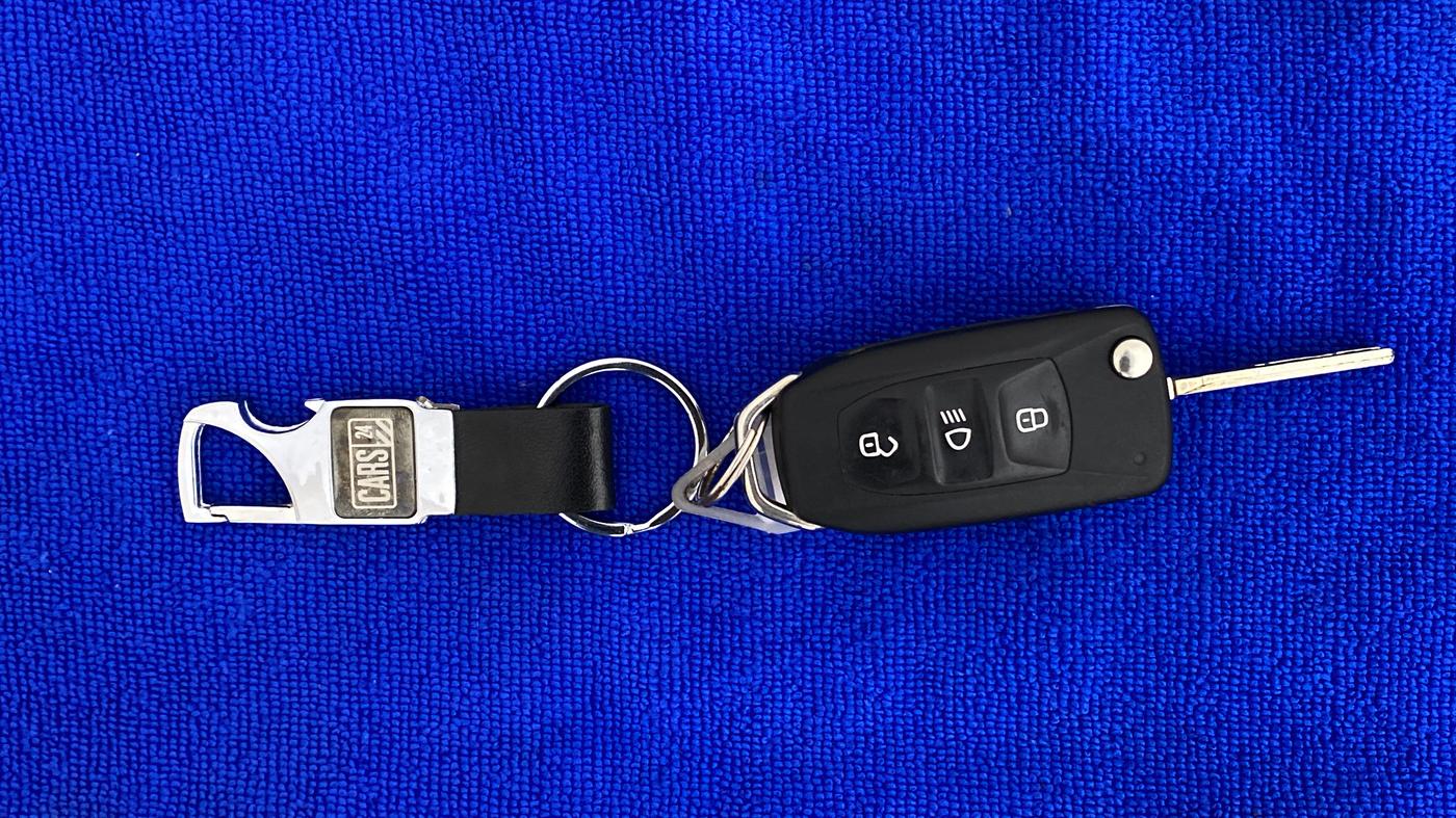 2018 Tata NEXON XM 1.2, Petrol, Manual, 27,135 km, Key Close Up