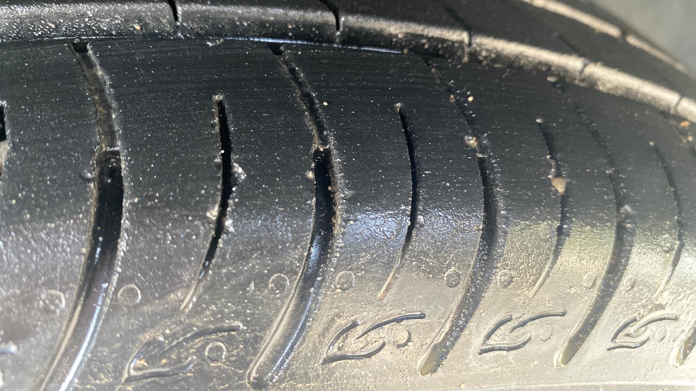 2024 Mahindra XUV 3XO AX5L 1.2 TGDi, Petrol, Manual, 32,116 km, Right Front Tyre Tread