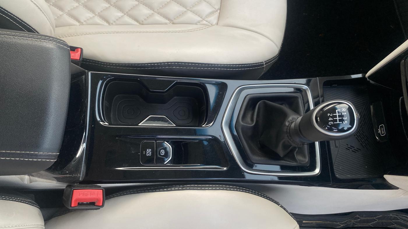 2024 Mahindra XUV 3XO AX5L 1.2 TGDi, Petrol, Manual, 32,116 km, Gear Lever