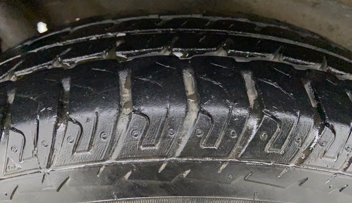 2018 Maruti Wagon R 1.0 LXI CNG, CNG, Manual, 27,774 km, Right Front Tyre Tread