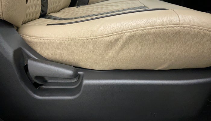 2018 Maruti Wagon R 1.0 LXI CNG, CNG, Manual, 27,774 km, Driver Side Adjustment Panel
