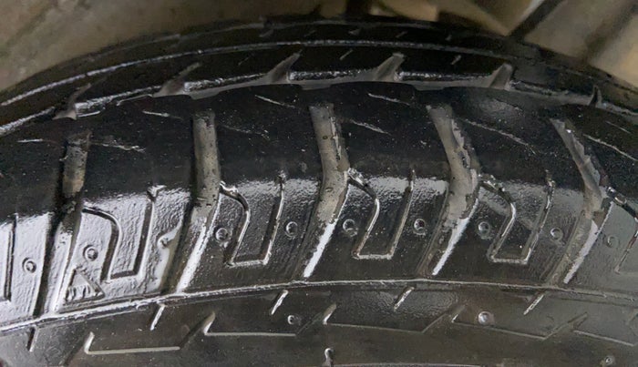 2018 Maruti Wagon R 1.0 LXI CNG, CNG, Manual, 27,774 km, Left Rear Tyre Tread