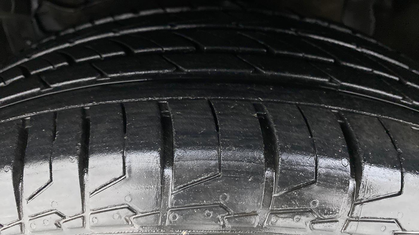 2018 Maruti S Cross DELTA SHVS, Diesel, Manual, 25,561 km, Left Front Tyre Tread