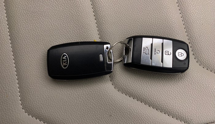 2021 KIA SONET HTX 1.0 IMT, Petrol, Manual, 55,683 km, Key Close Up