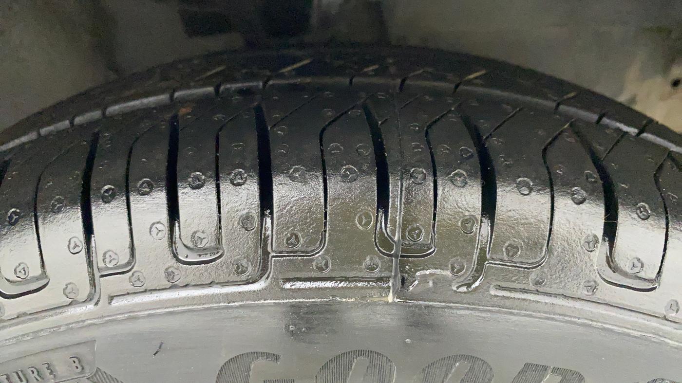 2010 Hyundai i10 MAGNA 1.2, Petrol, Manual, 37,351 km, Right Front Tyre Tread