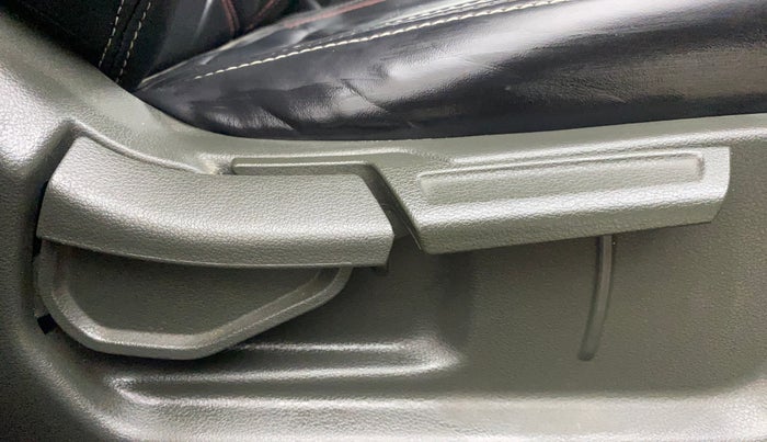 2019 Hyundai VENUE SX PLUS 1.0 TURBO DCT, Petrol, Automatic, 53,417 km, Driver Side Adjustment Panel