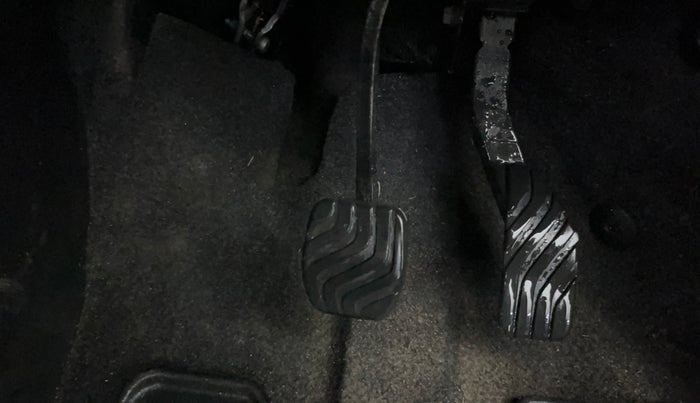 2024 Renault Kiger RXT (O) AMT, Petrol, Automatic, 8,350 km, Pedals