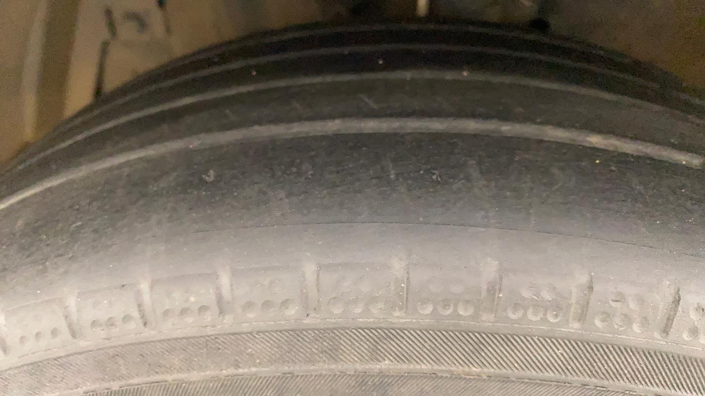 2013 Maruti Ertiga ZXI, Petrol, Manual, 1,12,343 km, Left Front Tyre Tread