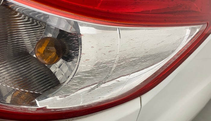 2013 Maruti Ertiga ZXI, Petrol, Manual, 1,12,343 km, Right tail light - Minor scratches