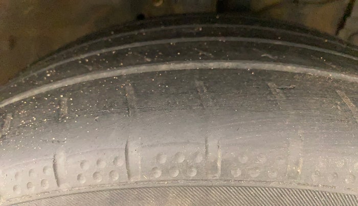 2013 Maruti Ertiga ZXI, Petrol, Manual, 1,12,343 km, Right Front Tyre Tread