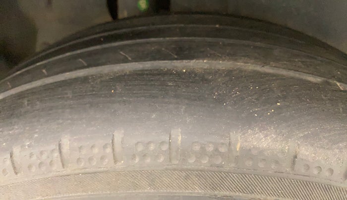 2013 Maruti Ertiga ZXI, Petrol, Manual, 1,12,343 km, Right Rear Tyre Tread
