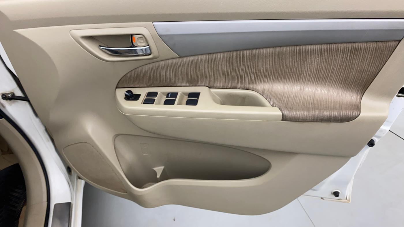 2013 Maruti Ertiga ZXI, Petrol, Manual, 1,12,343 km, Driver Side Door Panels Control