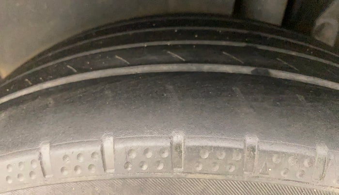 2013 Maruti Ertiga ZXI, Petrol, Manual, 1,12,343 km, Left Rear Tyre Tread