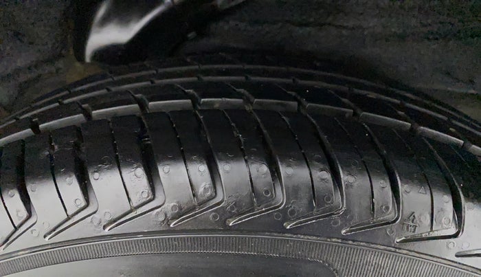 2010 Hyundai i10 MAGNA 1.2, Petrol, Manual, 56,709 km, Left Rear Tyre Tread