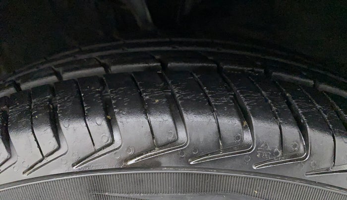 2010 Hyundai i10 MAGNA 1.2, Petrol, Manual, 56,709 km, Left Front Tyre Tread