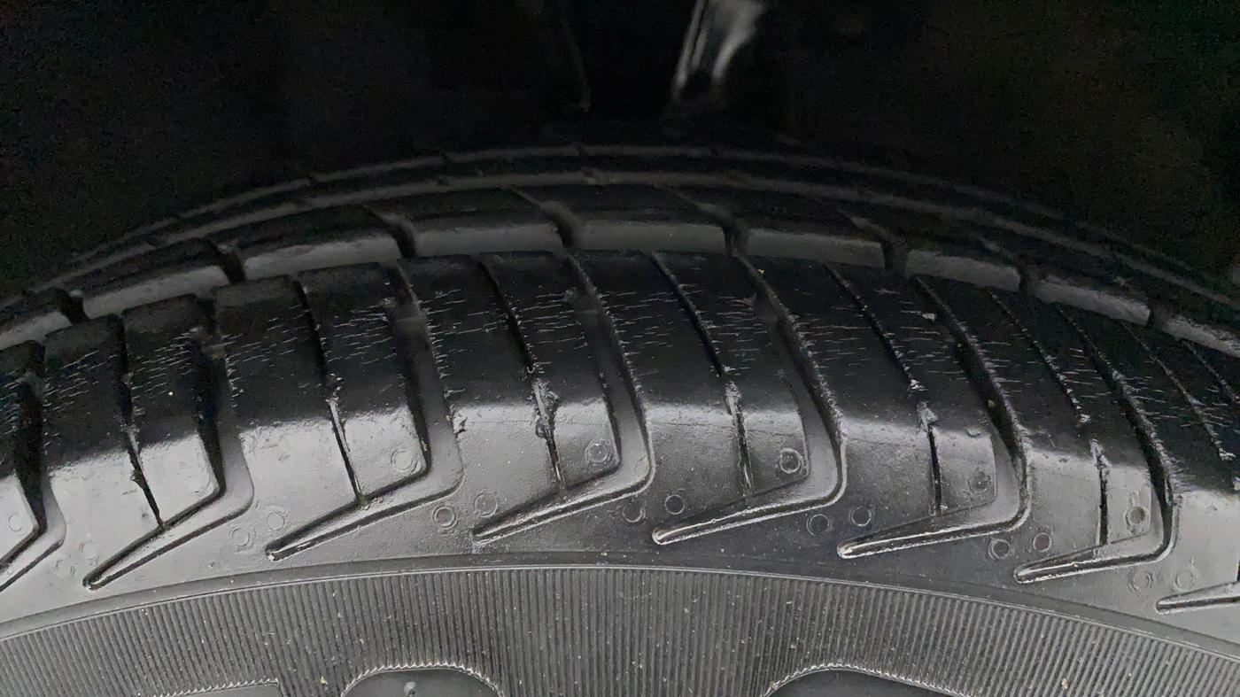 2010 Hyundai i10 MAGNA 1.2, Petrol, Manual, 56,709 km, Right Front Tyre Tread