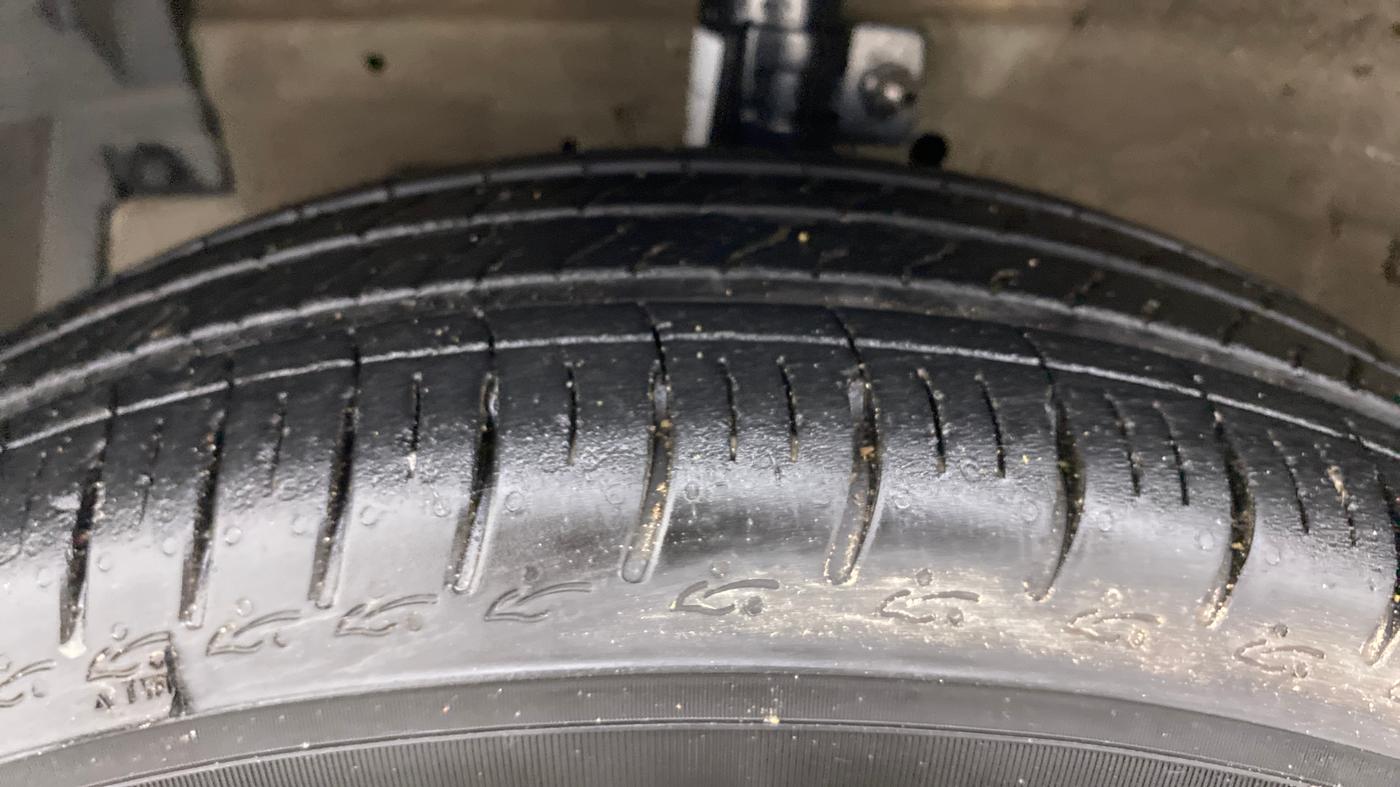 2012 Maruti Swift VDI, Diesel, Manual, 35,533 km, Left Front Tyre Tread