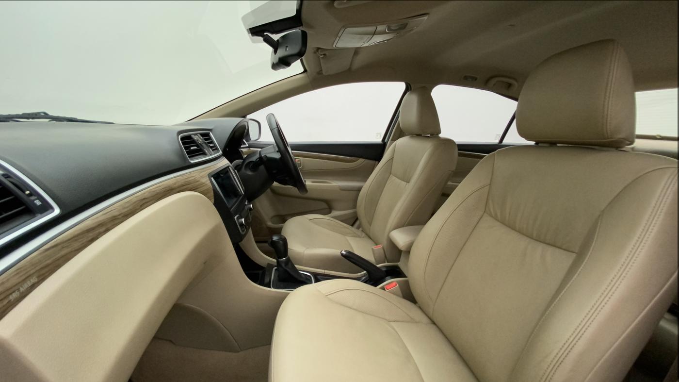2020 Maruti Ciaz ALPHA  AT 1.5 SHVS PETROL, Petrol, Automatic, 70,166 km, Right Side Front Door Cabin