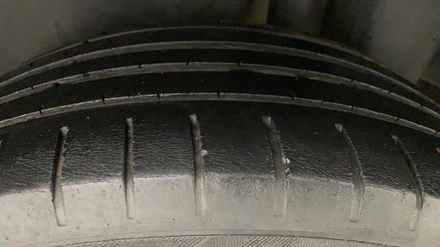 2020 Maruti Ciaz ALPHA  AT 1.5 SHVS PETROL, Petrol, Automatic, 70,166 km, Left Rear Tyre Tread
