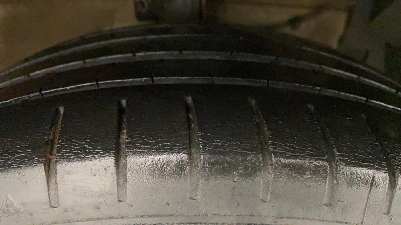 2020 Maruti Ciaz ALPHA  AT 1.5 SHVS PETROL, Petrol, Automatic, 70,166 km, Right Front Tyre Tread