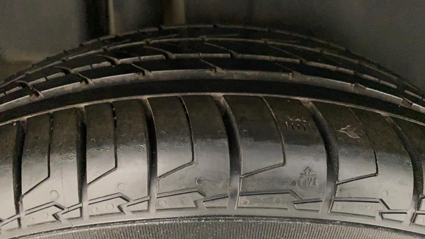 2020 Maruti Ciaz ALPHA  AT 1.5 SHVS PETROL, Petrol, Automatic, 70,166 km, Right Rear Tyre Tread