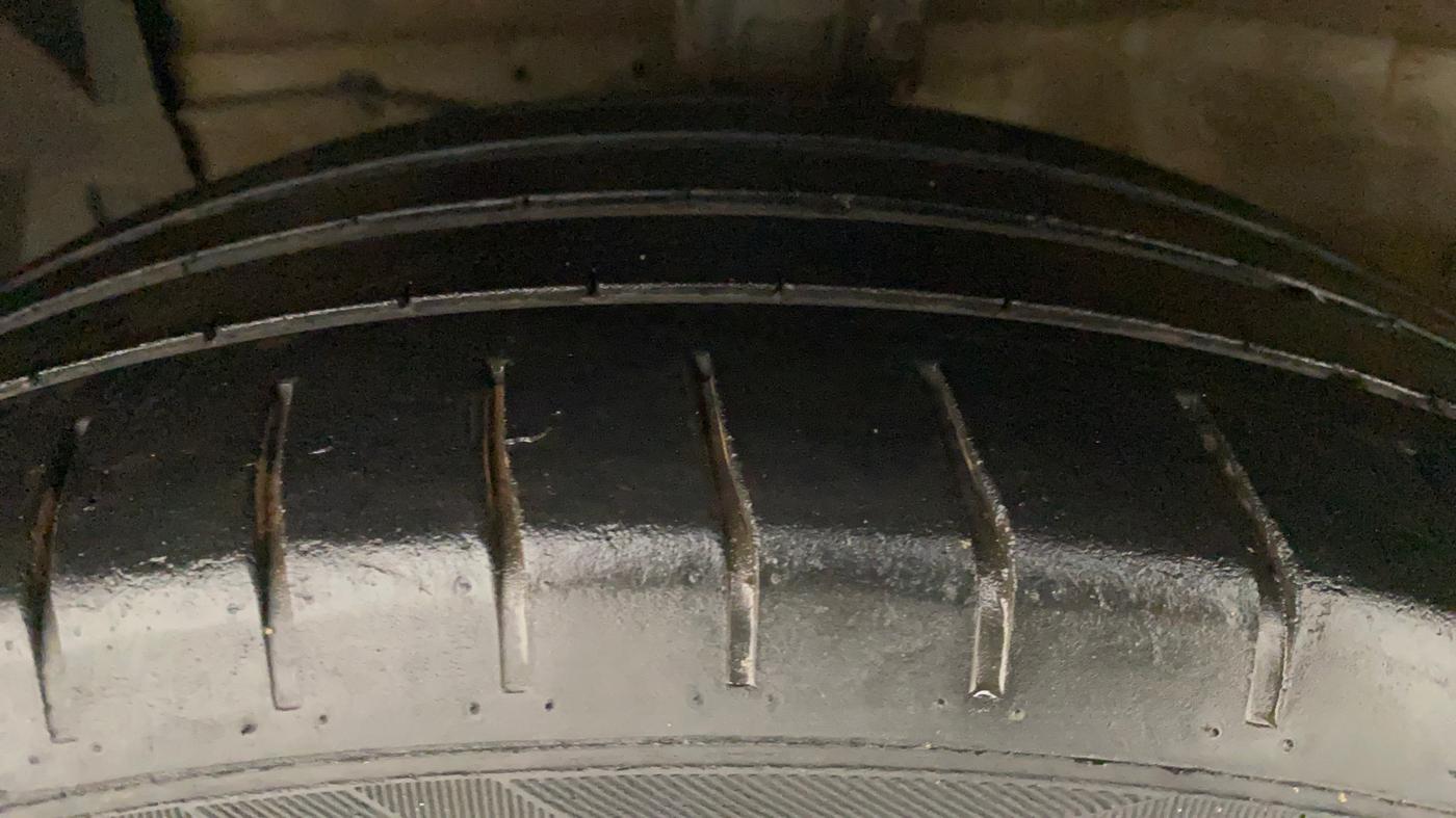2020 Maruti Ciaz ALPHA  AT 1.5 SHVS PETROL, Petrol, Automatic, 70,166 km, Left Front Tyre Tread