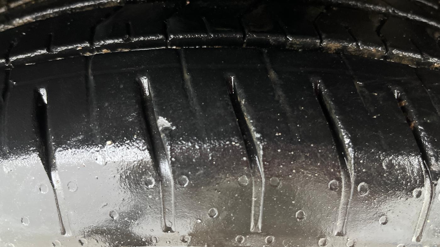 2023 Hyundai Verna  SX 1.5 MPI IVT, Petrol, Automatic, 14,186 km, Right Front Tyre Tread