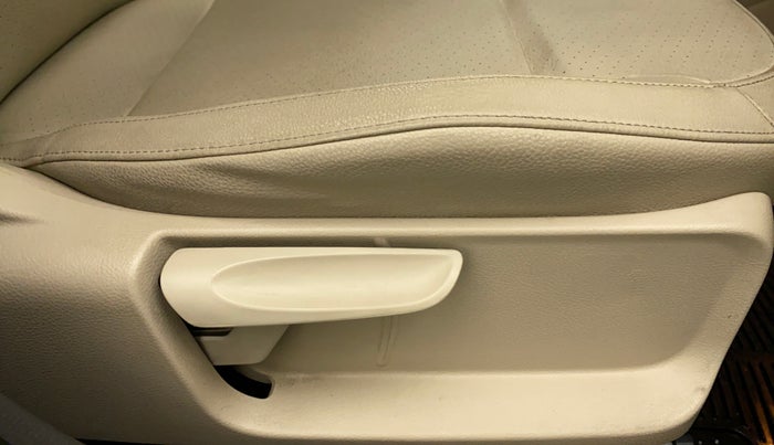 2015 Volkswagen Vento HIGHLINE PETROL AT, Petrol, Automatic, 61,682 km, Driver Side Adjustment Panel