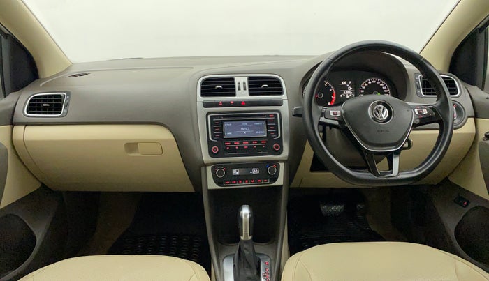 2015 Volkswagen Vento HIGHLINE PETROL AT, Petrol, Automatic, 61,682 km, Dashboard