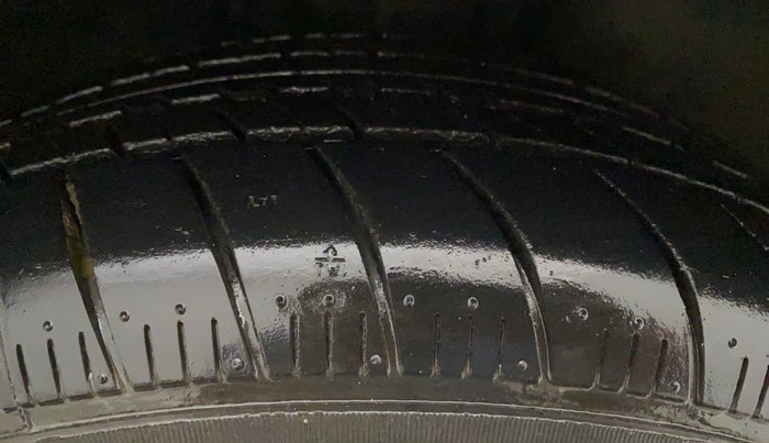 2015 Volkswagen Vento HIGHLINE PETROL AT, Petrol, Automatic, 61,682 km, Right Rear Tyre Tread