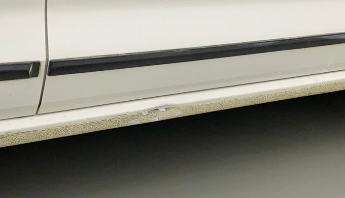 2015 Volkswagen Vento HIGHLINE PETROL AT, Petrol, Automatic, 61,682 km, Right running board - Slightly dented
