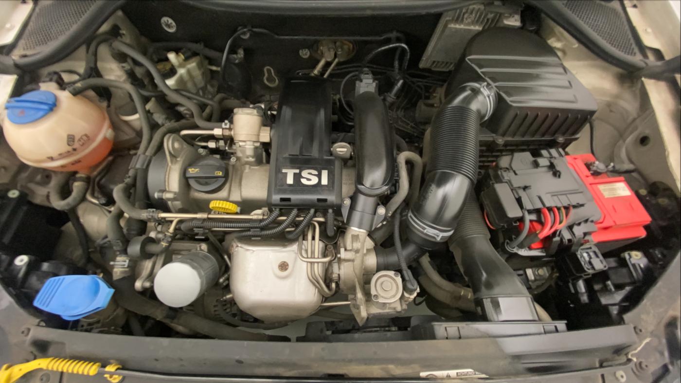 2015 Volkswagen Vento HIGHLINE PETROL AT, Petrol, Automatic, 61,682 km, Open Bonet