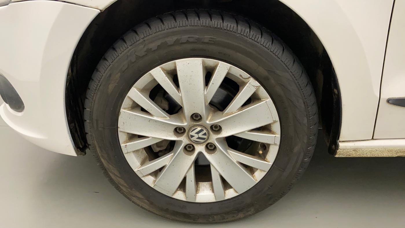 2015 Volkswagen Vento HIGHLINE PETROL AT, Petrol, Automatic, 61,682 km, Left Front Wheel