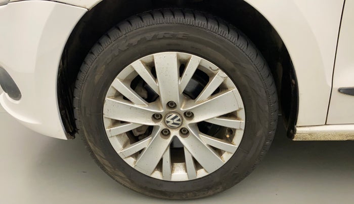 2015 Volkswagen Vento HIGHLINE PETROL AT, Petrol, Automatic, 61,682 km, Left Front Wheel