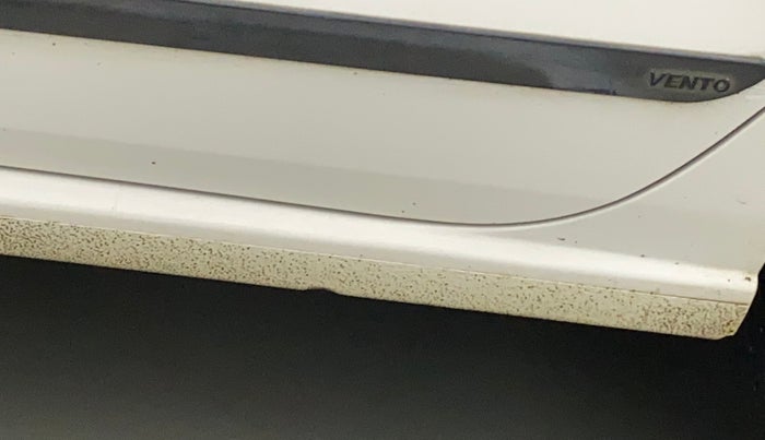 2015 Volkswagen Vento HIGHLINE PETROL AT, Petrol, Automatic, 61,682 km, Left running board - Slightly dented