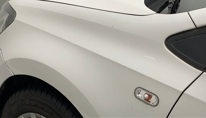 2015 Volkswagen Vento HIGHLINE PETROL AT, Petrol, Automatic, 61,682 km, Left fender - Slightly dented